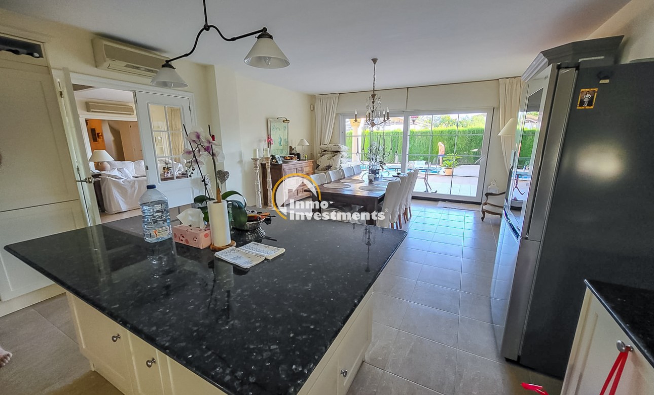 Resale - Villa - Playa Flamenca - Beachside