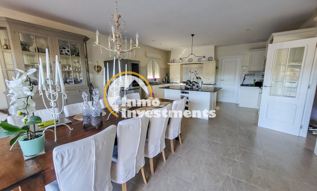 Resale - Villa - Playa Flamenca - Beachside