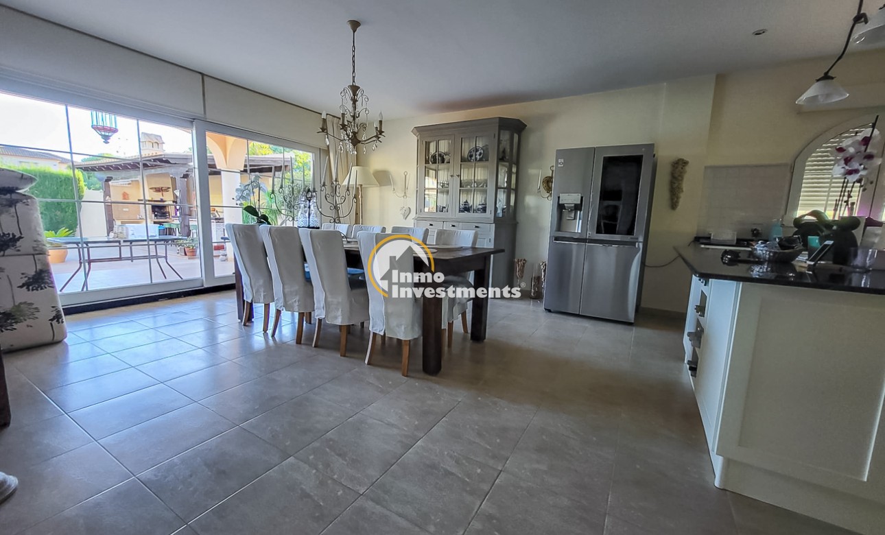 Resale - Villa - Playa Flamenca - Beachside