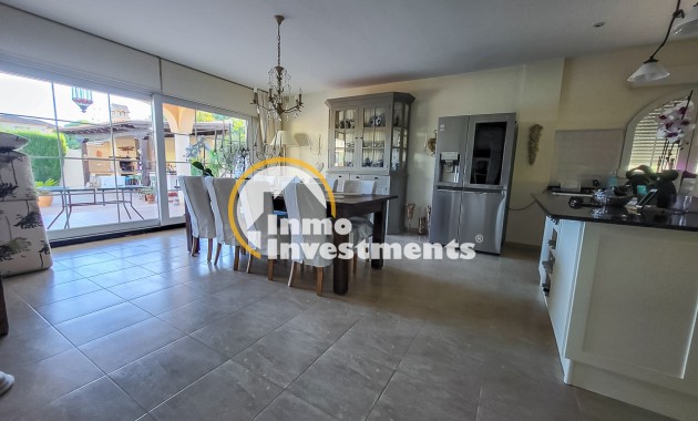 Resale - Villa - Playa Flamenca - Beachside