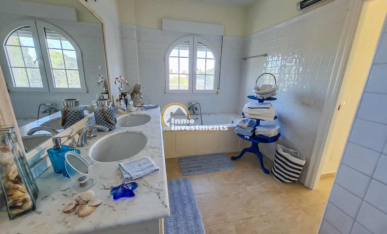 Resale - Villa - Playa Flamenca - Beachside