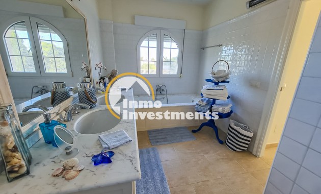 Resale - Villa - Playa Flamenca - Beachside