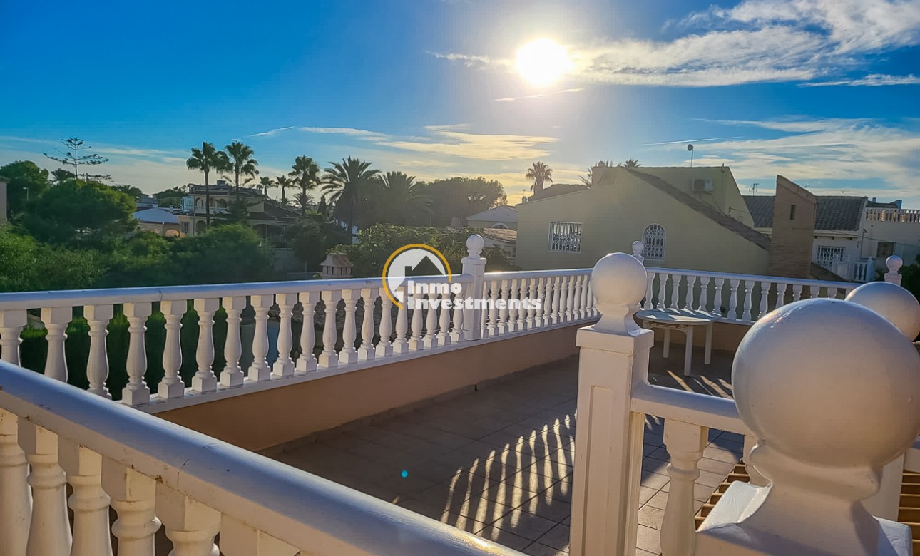 Resale - Villa - Playa Flamenca - Beachside