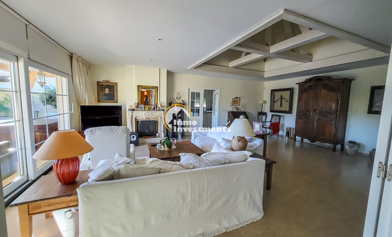 Resale - Villa - Playa Flamenca - Beachside