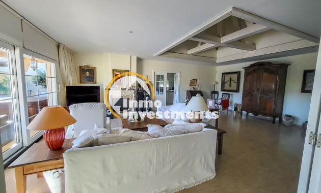 Resale - Villa - Playa Flamenca - Beachside