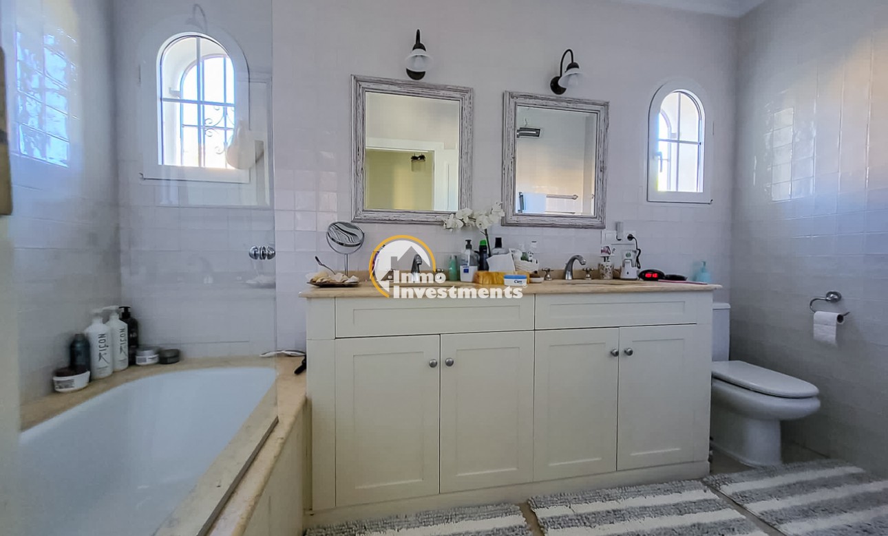 Resale - Villa - Playa Flamenca - Beachside