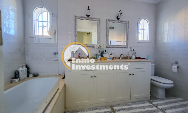 Resale - Villa - Playa Flamenca - Beachside