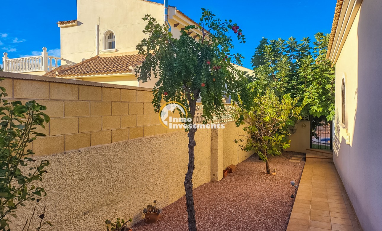 Resale - Villa - Playa Flamenca - Beachside