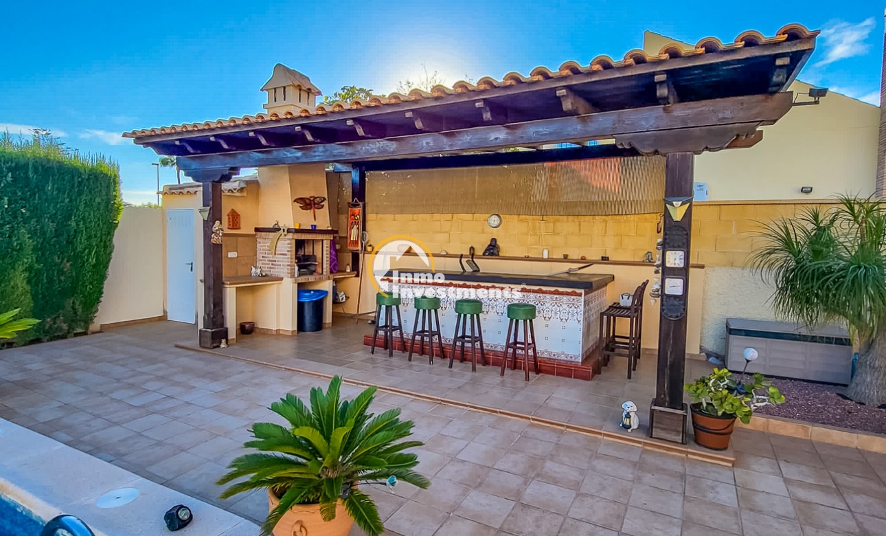 Resale - Villa - Playa Flamenca - Beachside