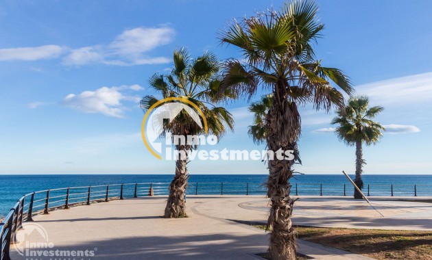 Resale - Villa - Playa Flamenca - Beachside