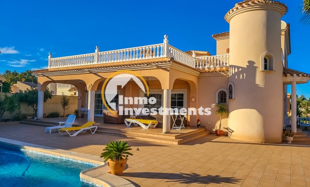 Resale - Villa - Playa Flamenca - Beachside