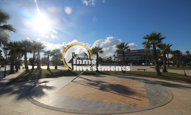 Resale - Villa - Playa Flamenca - Beachside