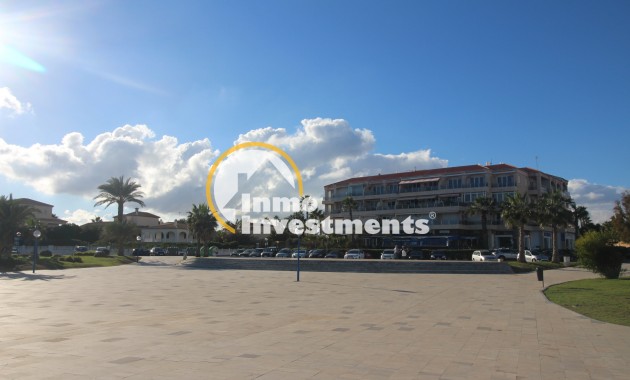 Resale - Villa - Playa Flamenca - Beachside