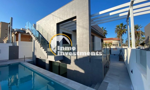 Obra nueva - Chalet independiente - Torrevieja - La Mata pueblo