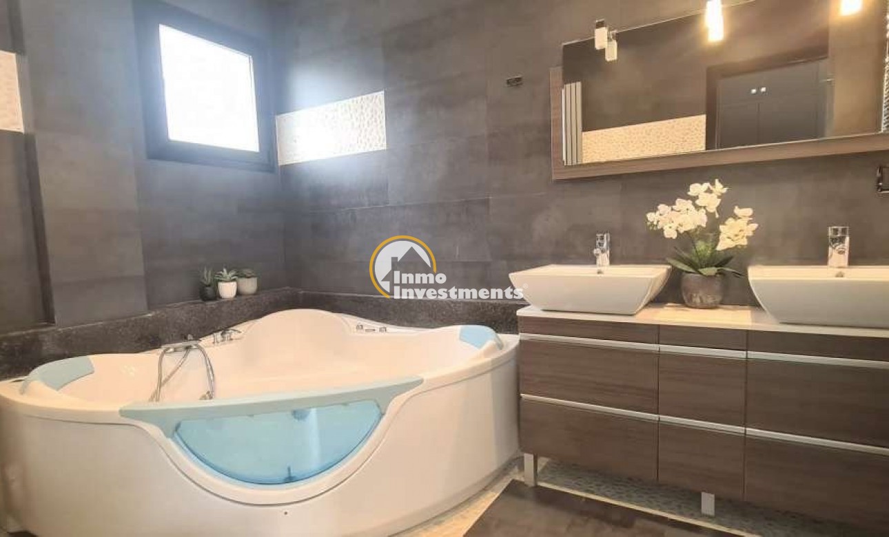 Resale - Villa - Calpe