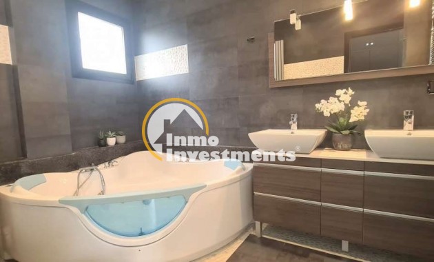 Resale - Villa - Calpe