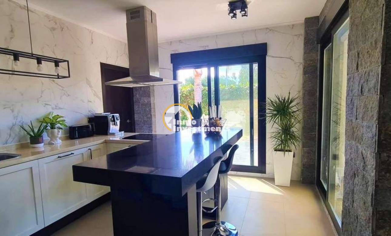 Resale - Villa - Calpe