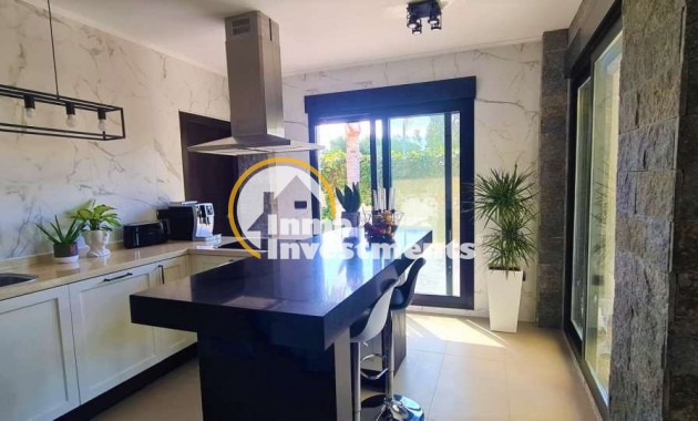 Resale - Villa - Calpe