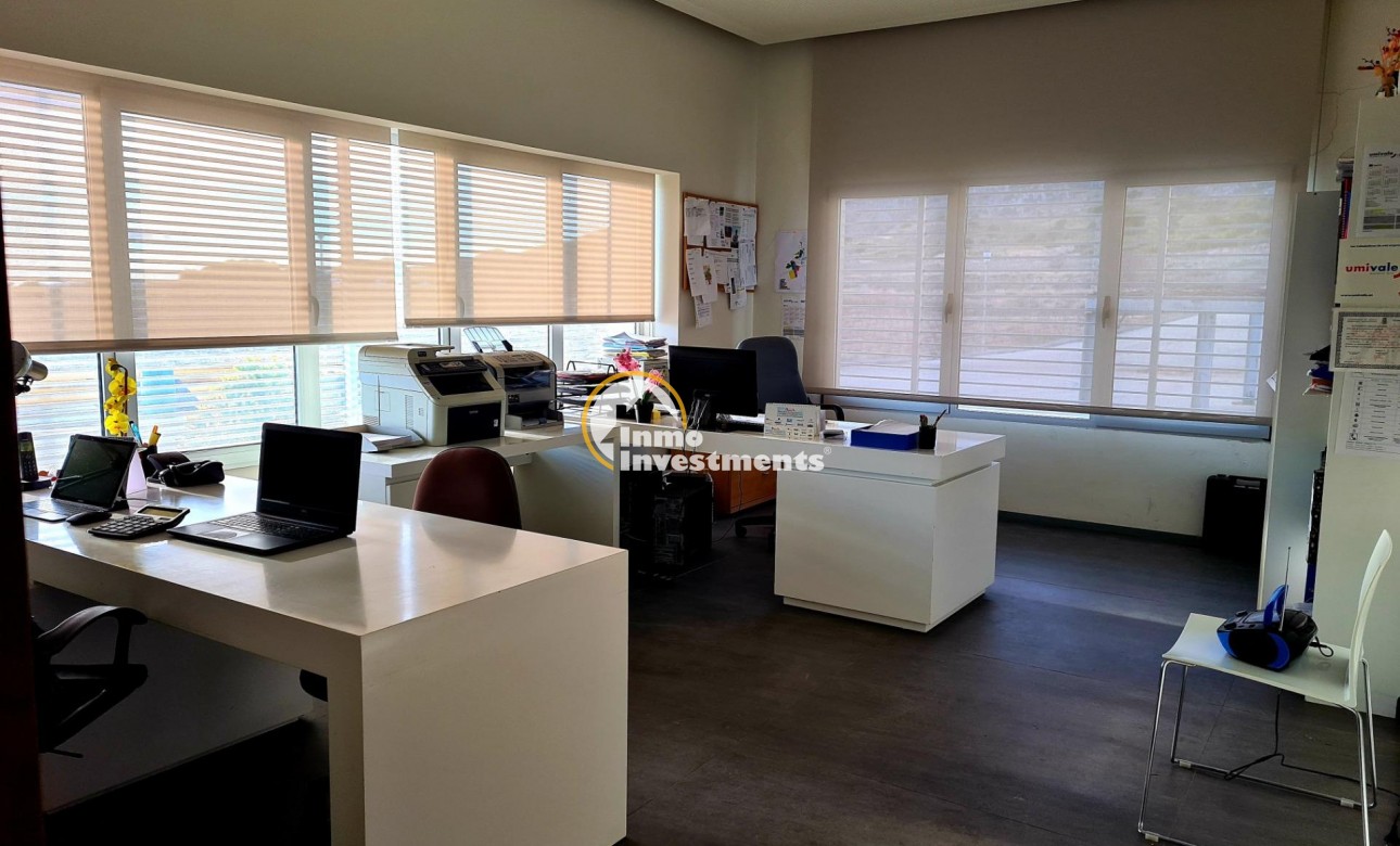 Reventa - Cellar - Pinoso - Centro