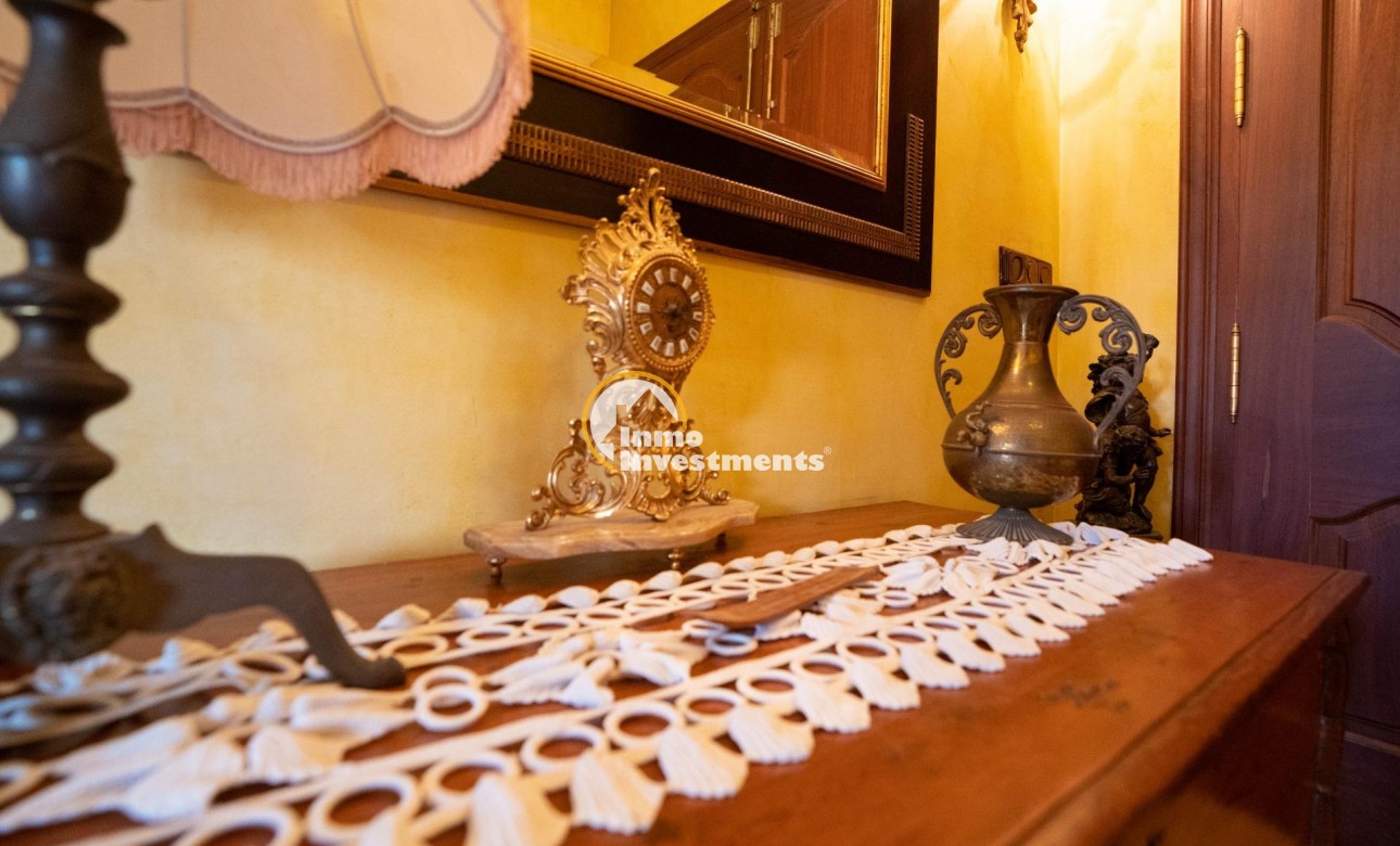 Reventa - Building unique - San Miguel de Salinas - CENTRO