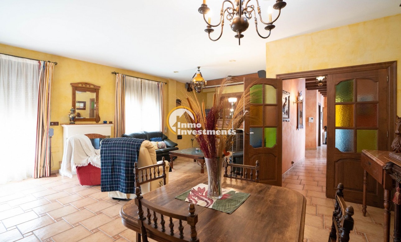 Reventa - Building unique - San Miguel de Salinas - CENTRO