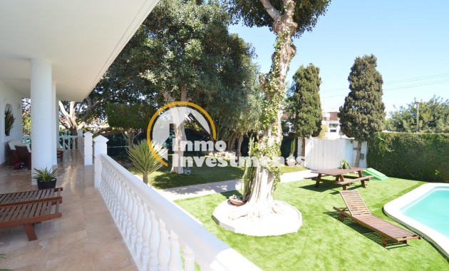 Reventa - Chalet independiente - Torrevieja - Centro