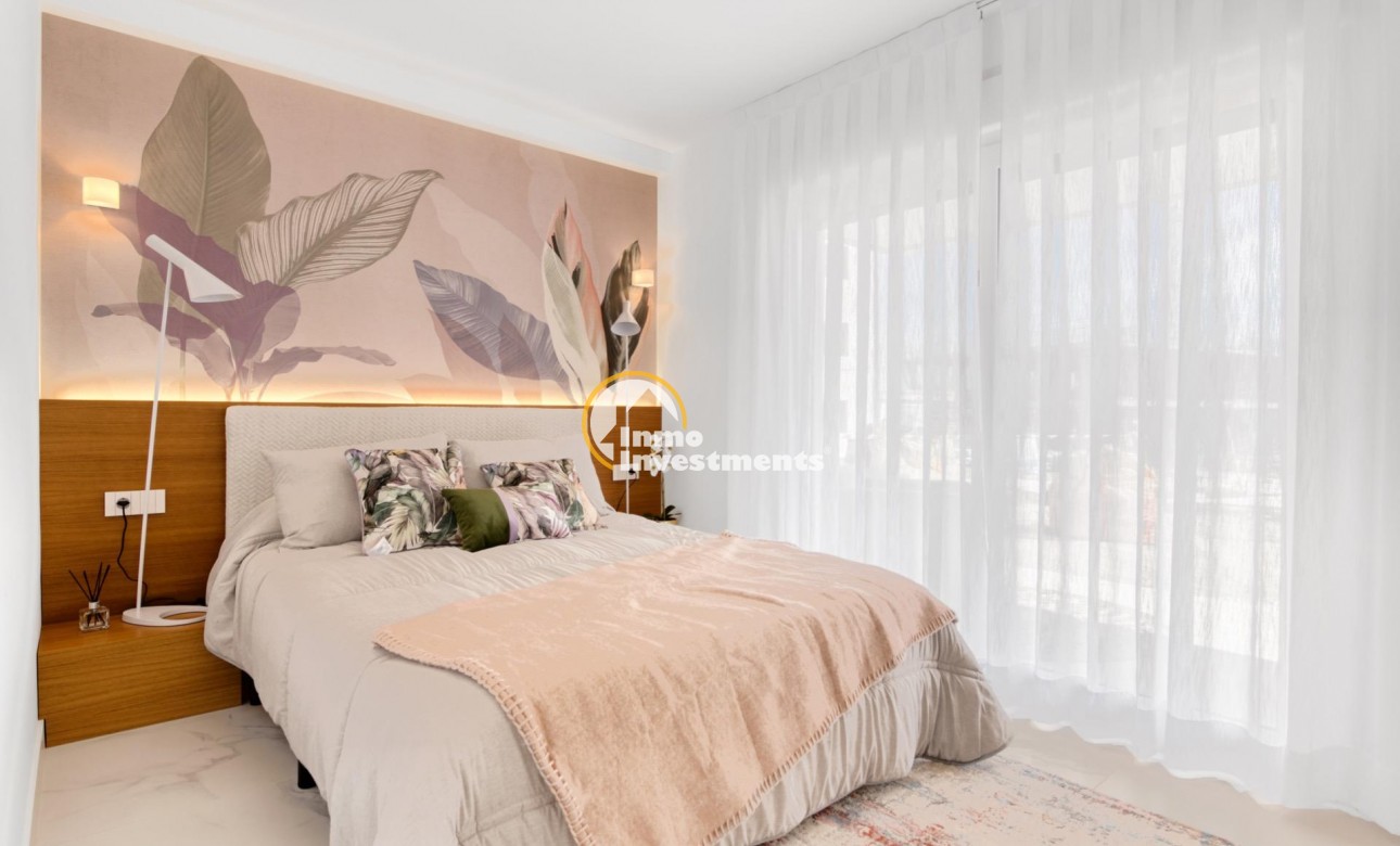 Obra nueva - Local comercial - Torrevieja - Punta Prima