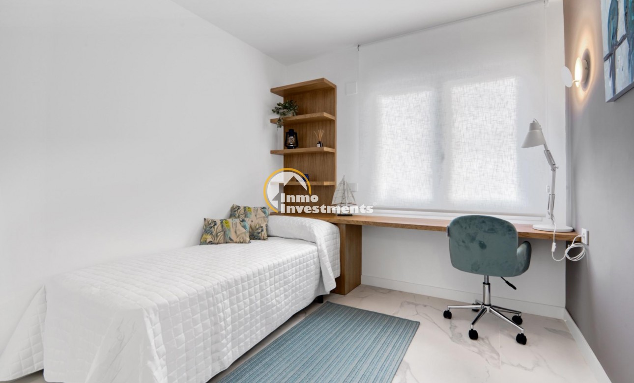 Obra nueva - Local comercial - Torrevieja - Punta Prima