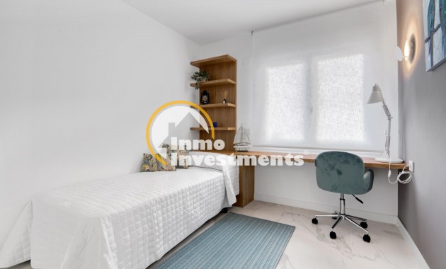 Obra nueva - Local comercial - Torrevieja - Punta Prima