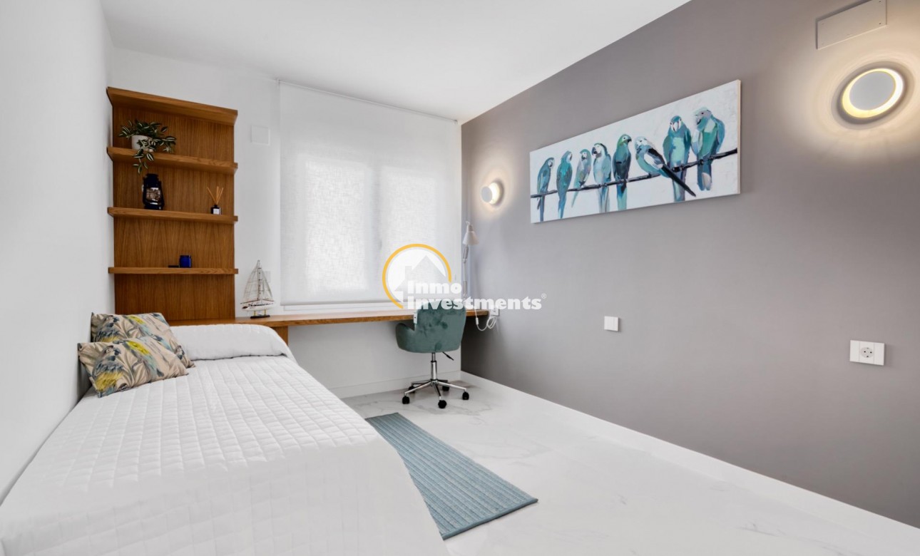 Obra nueva - Local comercial - Torrevieja - Punta Prima