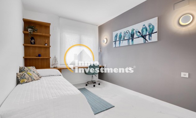 Obra nueva - Local comercial - Torrevieja - Punta Prima