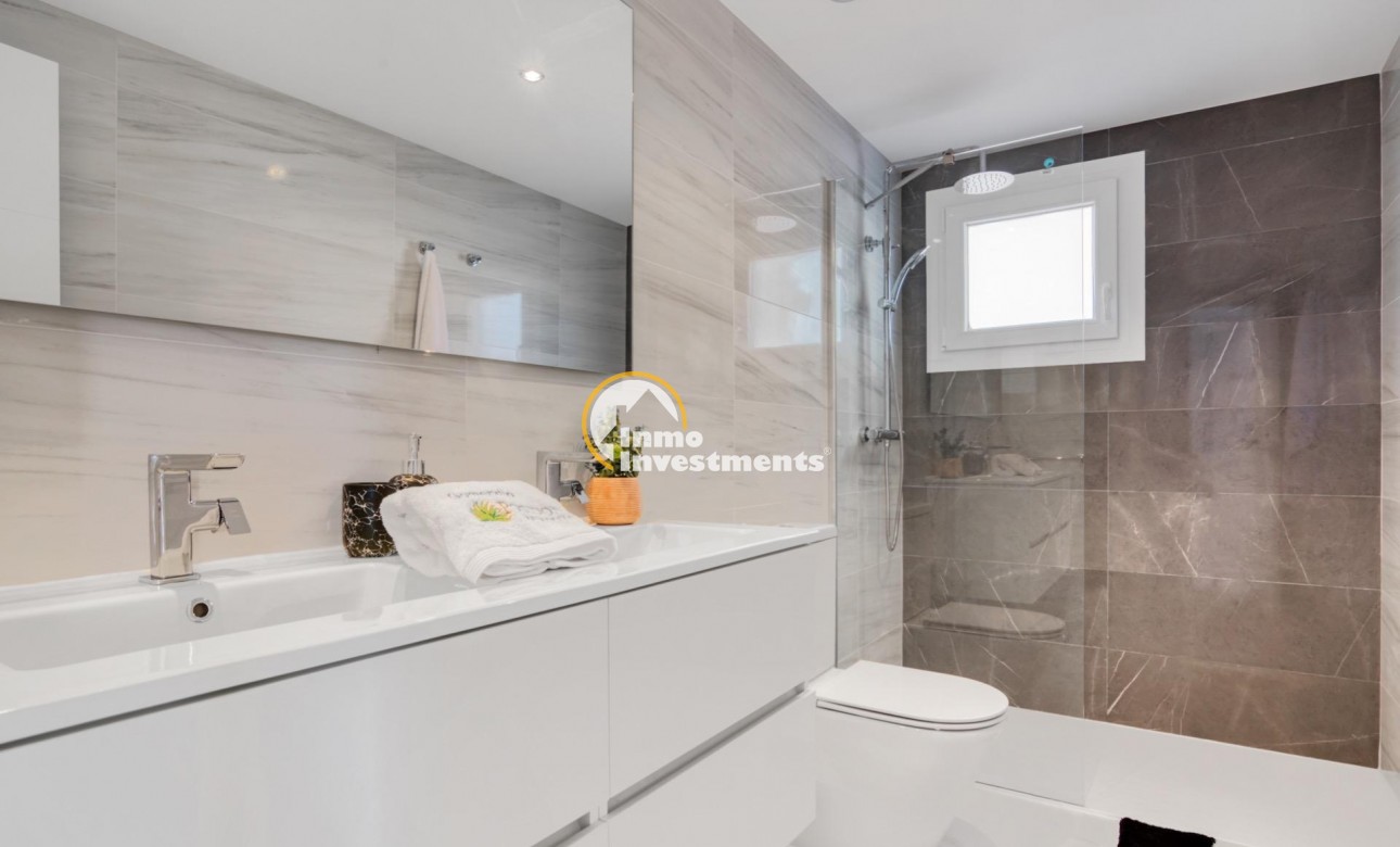 Obra nueva - Local comercial - Torrevieja - Punta Prima