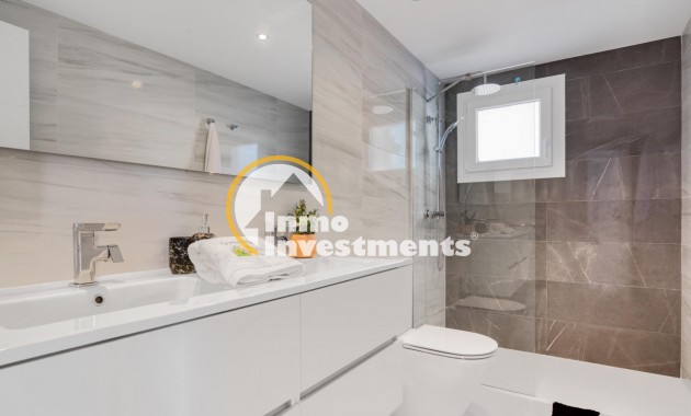 Obra nueva - Local comercial - Torrevieja - Punta Prima