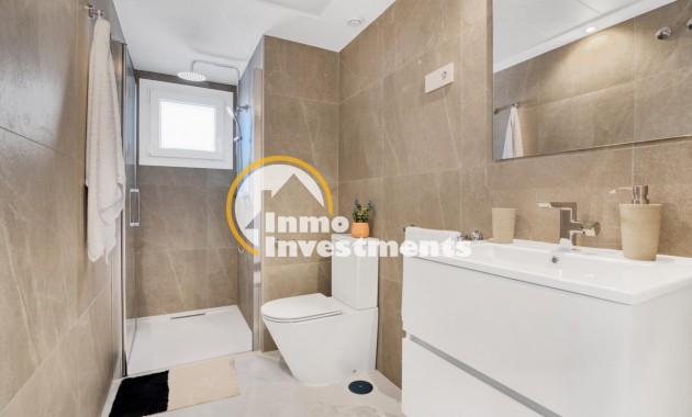 Obra nueva - Local comercial - Torrevieja - Punta Prima