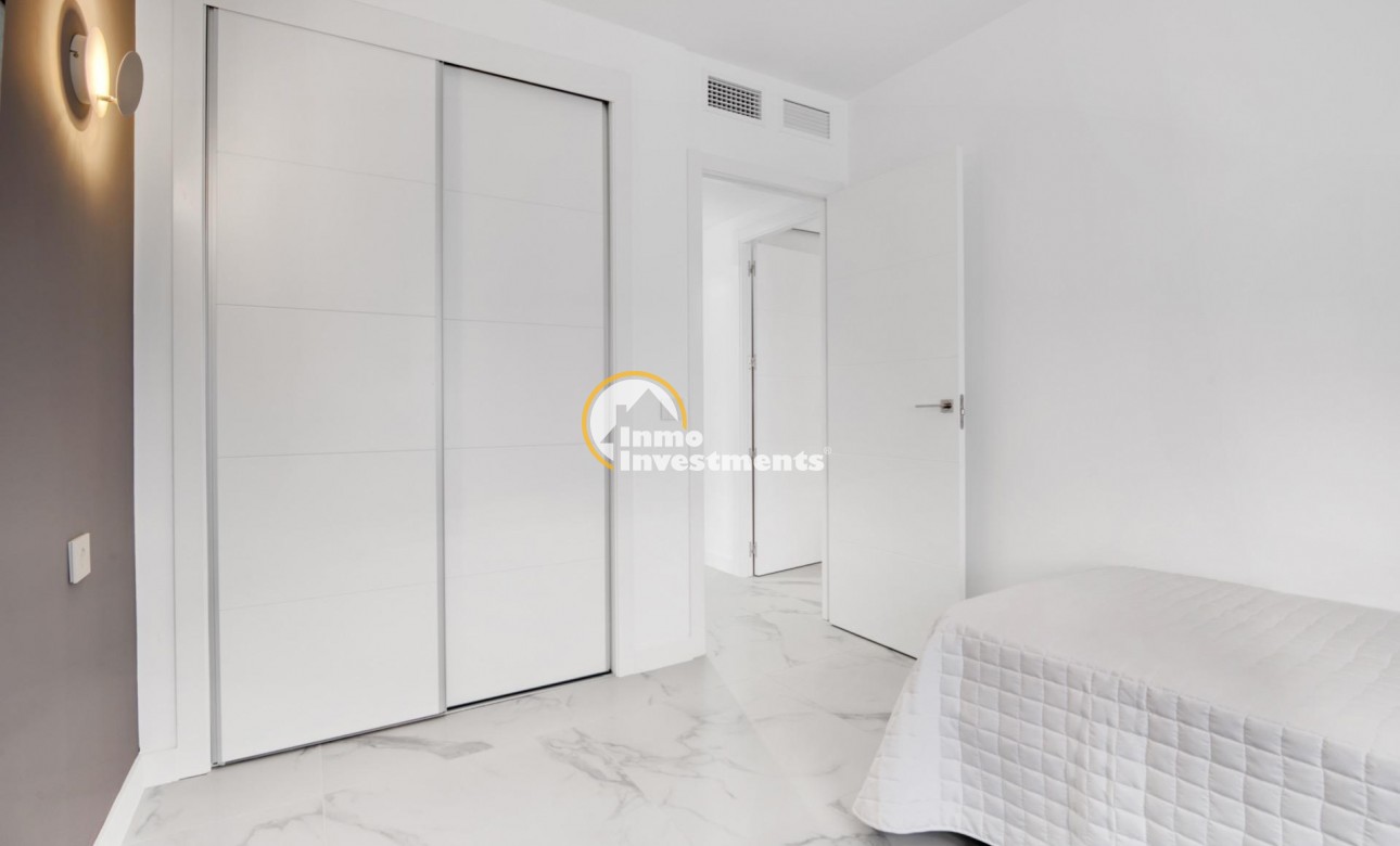 Obra nueva - Local comercial - Torrevieja - Punta Prima