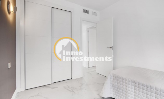 Obra nueva - Local comercial - Torrevieja - Punta Prima