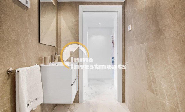 Obra nueva - Local comercial - Torrevieja - Punta Prima