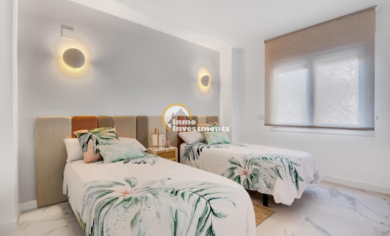 Obra nueva - Local comercial - Torrevieja - Punta Prima