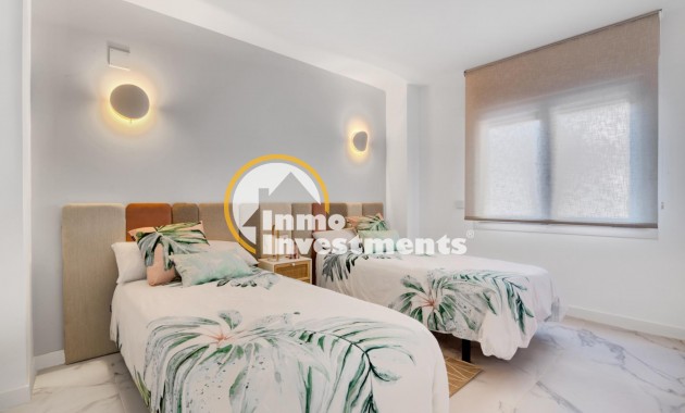 Obra nueva - Local comercial - Torrevieja - Punta Prima