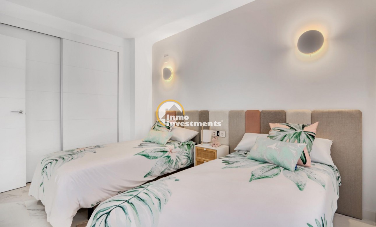 Obra nueva - Local comercial - Torrevieja - Punta Prima