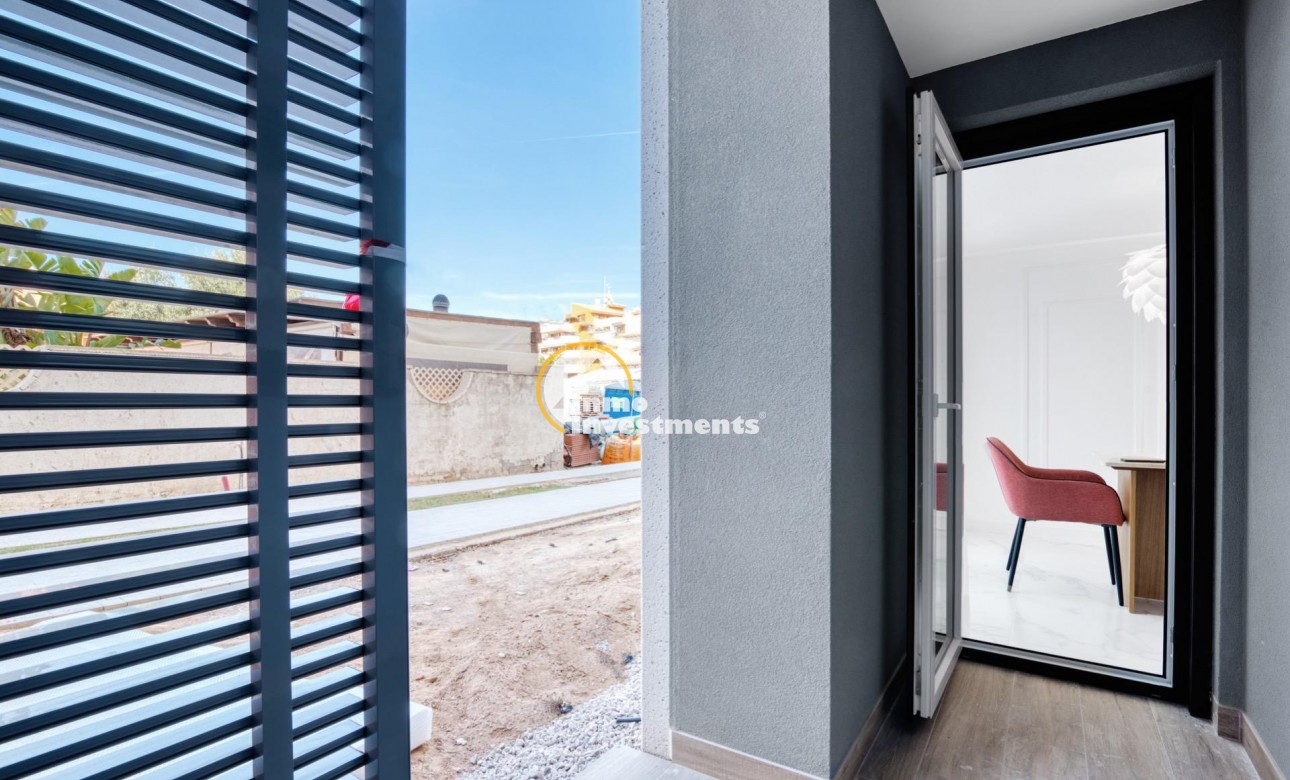 Obra nueva - Local comercial - Torrevieja - Punta Prima