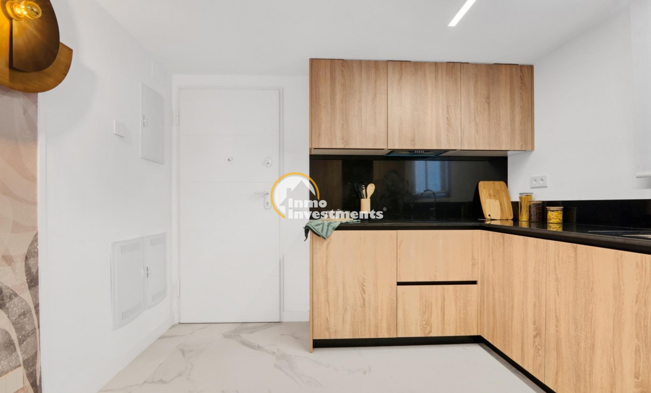 Obra nueva - Local comercial - Torrevieja - Punta Prima