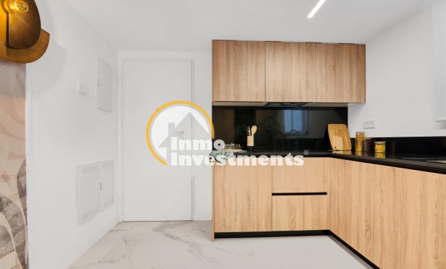 Obra nueva - Local comercial - Torrevieja - Punta Prima