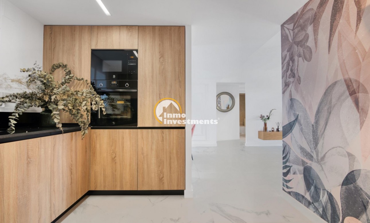 Obra nueva - Local comercial - Torrevieja - Punta Prima