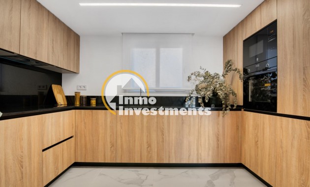 Obra nueva - Local comercial - Torrevieja - Punta Prima