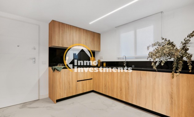 Obra nueva - Local comercial - Torrevieja - Punta Prima