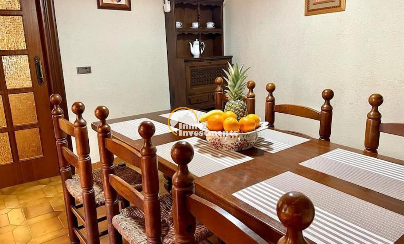 Reventa - Chalet independiente - Orihuela Costa - Campoamor