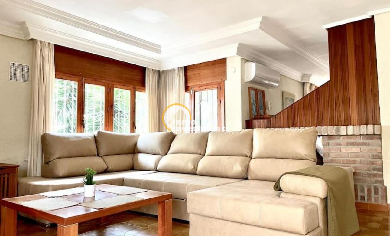 Reventa - Chalet independiente - Orihuela Costa - Campoamor