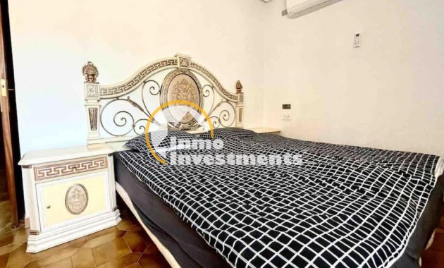 Reventa - Chalet independiente - Orihuela Costa - Campoamor