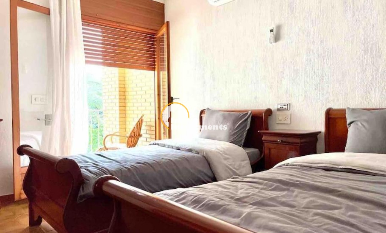 Reventa - Chalet independiente - Orihuela Costa - Campoamor